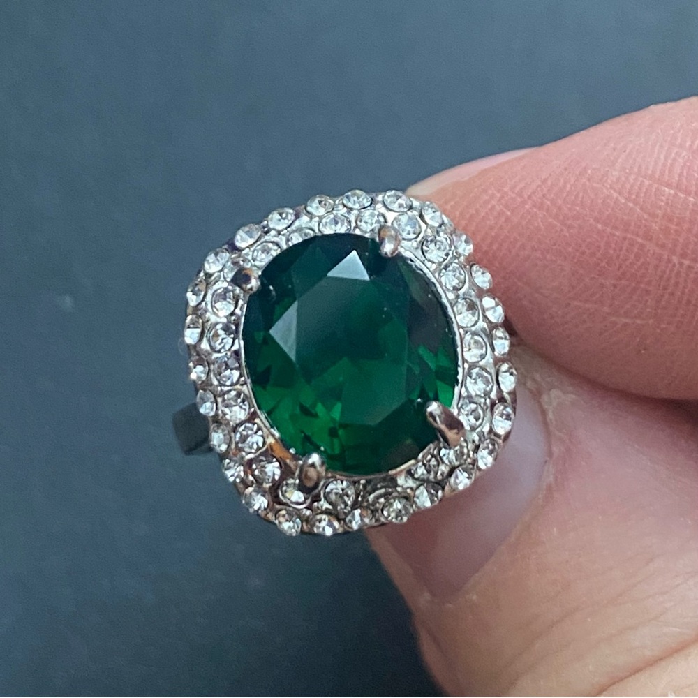 Size 6 1/2 Silver Emerald Crystal Birthstone Beauty Ring NEW